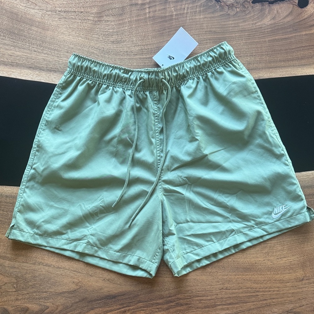 Nike Men’s Woven Flow Shorts-Medium